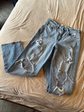 Hollister Curvy Ultra High-Rise Ripped Light Wash Vintage Ankle Straight Jeans